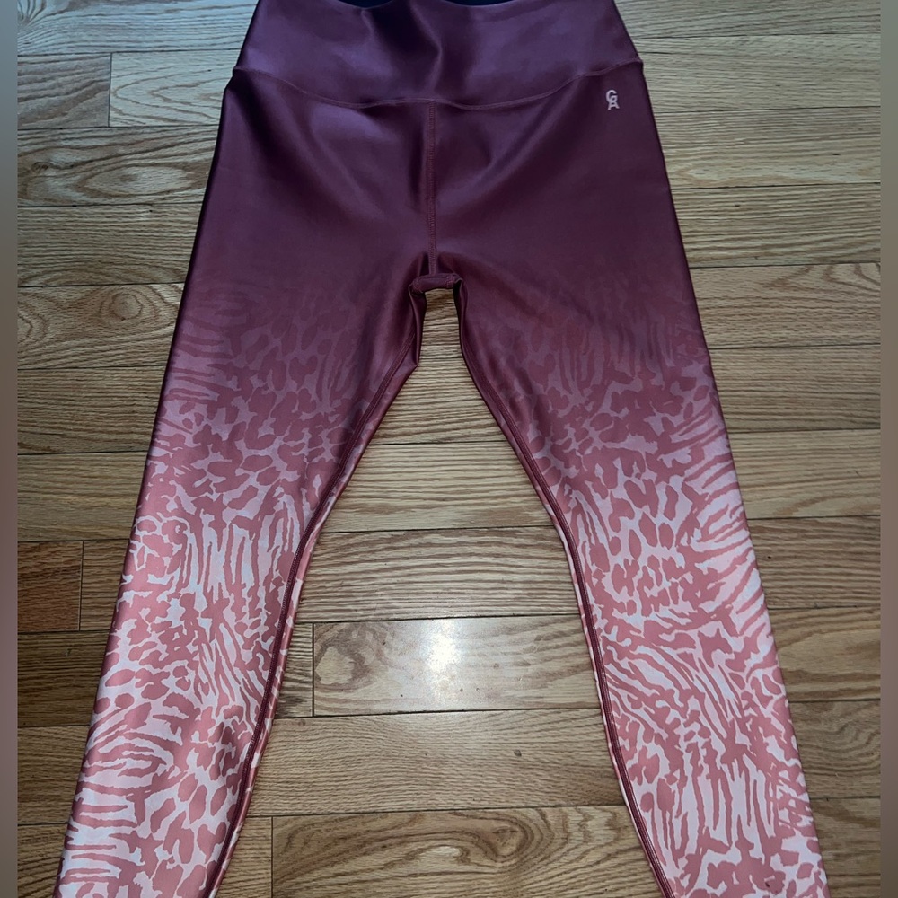 Good American High waist wild hibiscus legging. Ombré color